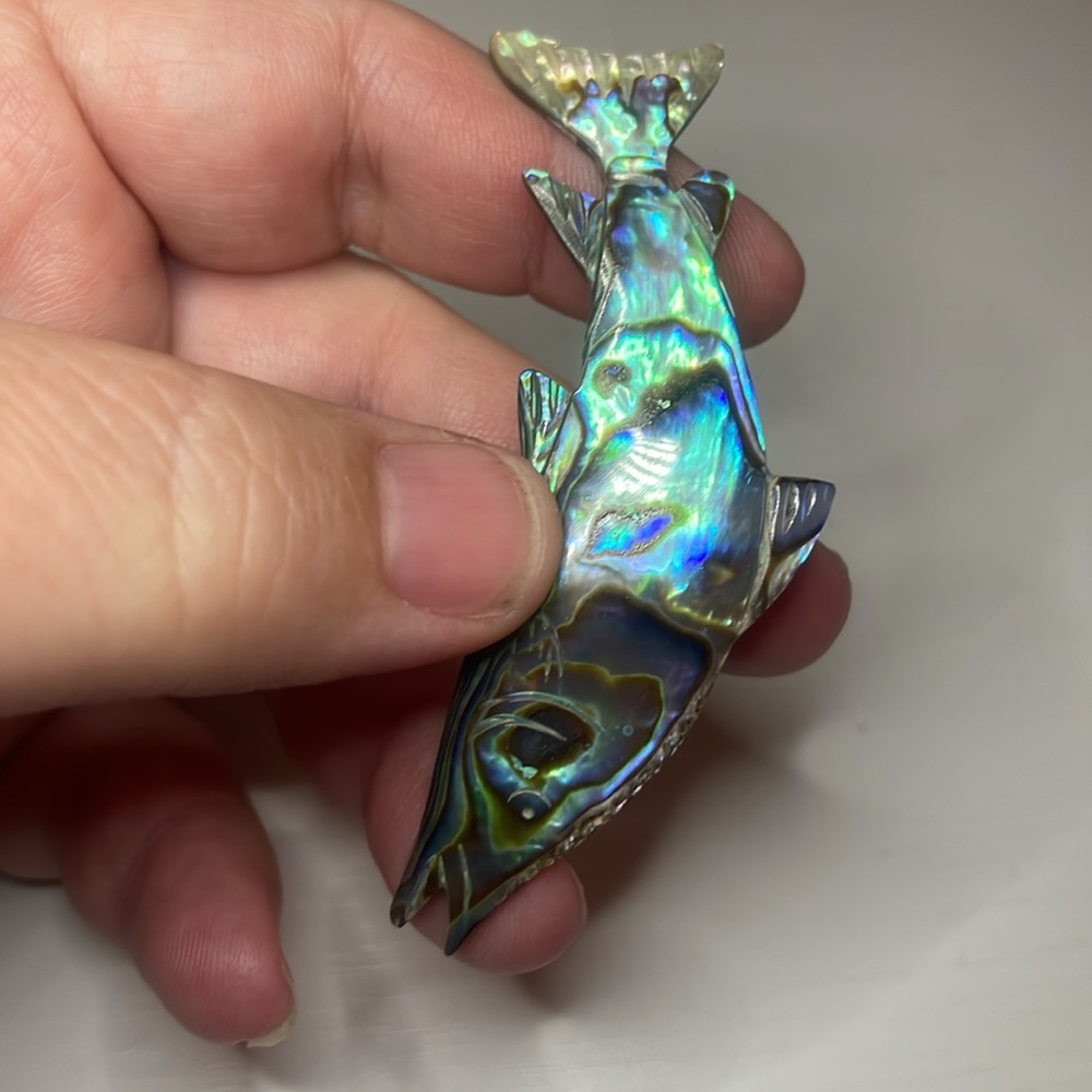 Mother of pearl abalone tuna pin blue and green  2 inch - Picture 8 of 10